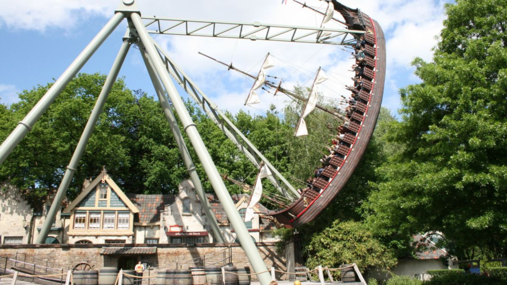 Liever Efteling of Disneyland Parijs? Part 4: Kotsen Efteling-halve-maen-schommelship